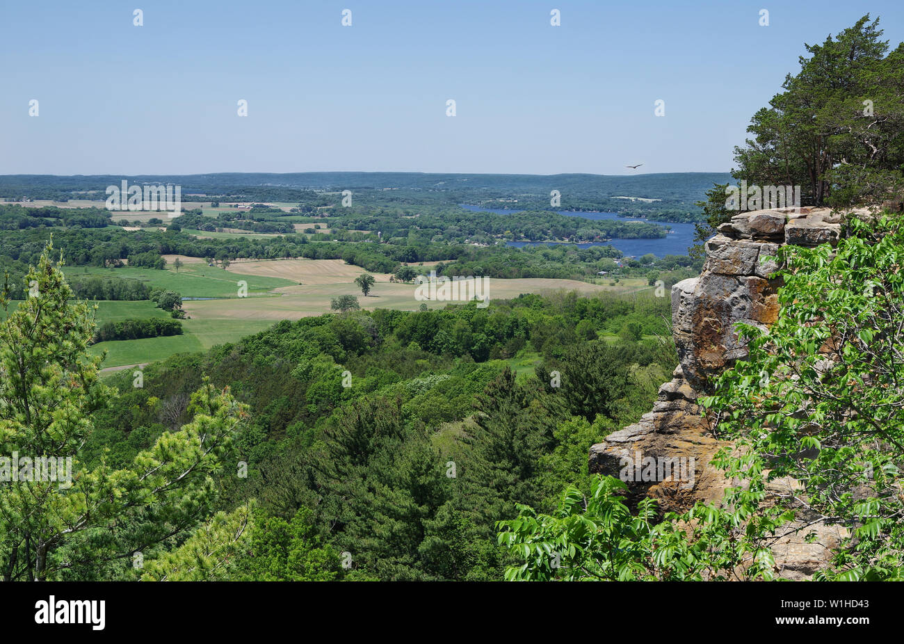 Wisconsin Aussichtspunkt: ein Blick öffnet auf einem Wanderweg im Süden von Wisconsin. Stockfoto