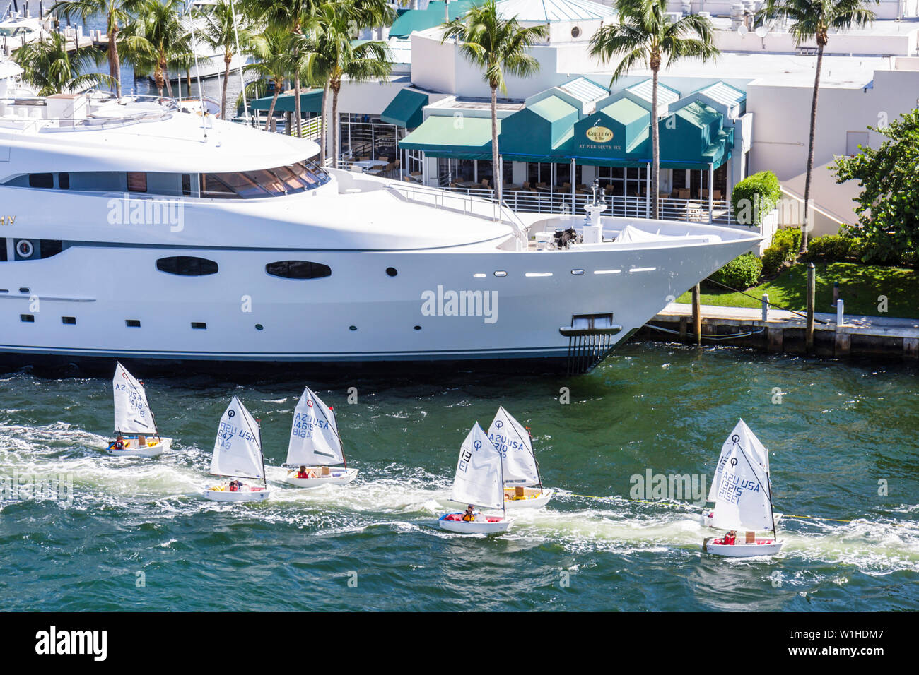 Fort Ft. Lauderdale Florida, 17th Street Causeway Bridge, Aussicht, Intracoastal Stranahan River Water, Boot, Bootfahren, Waterfront, Skyline, Marina, Luxus, Mega yac Stockfoto