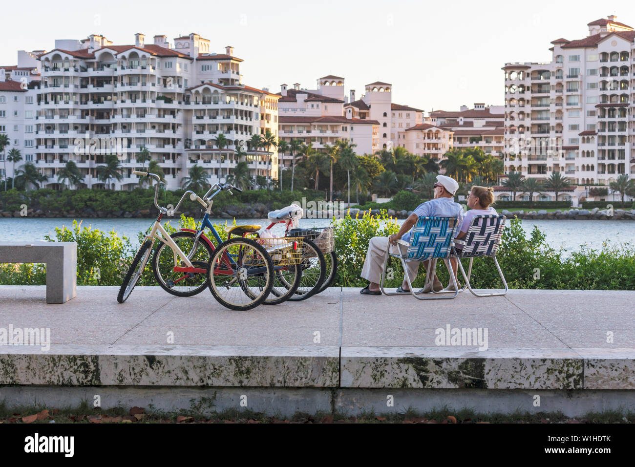 Miami Beach Florida, South Pointe Park, Point, Government Cut, Schifffahrtskanal, Waterfront, Blick auf Fisher Island, Wohnapartment mit Eigentumswohnung Stockfoto