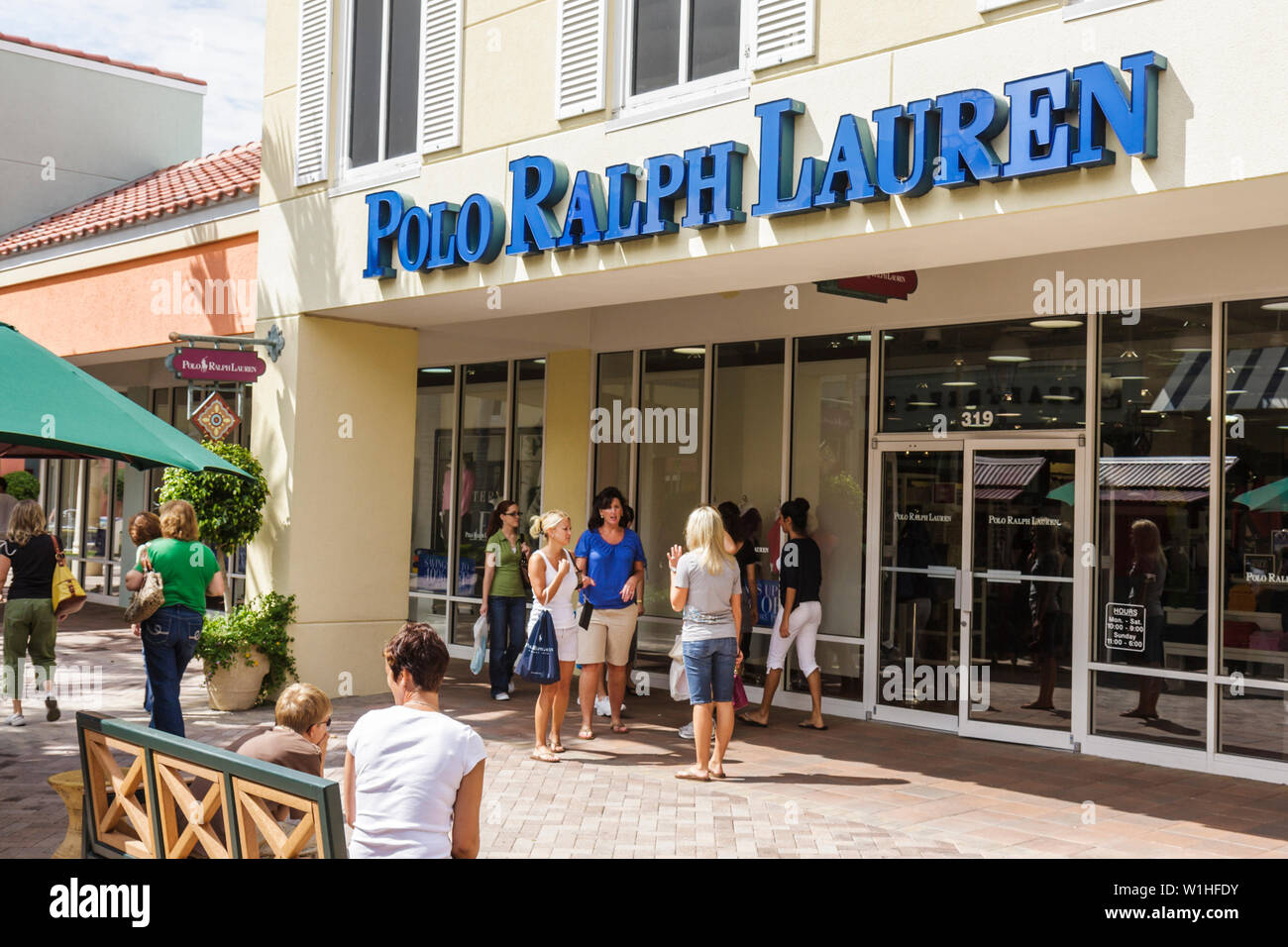 Naples, Florida, Estero, Miromar Outlets, Einzelhandel, Einkaufspassage,  Marke, Designer, Rabatt, Polo Ralph Lauren, Geschäft, Geschäfte,  Unternehmen, Bezirk, Einkaufsbummel Stockfotografie - Alamy