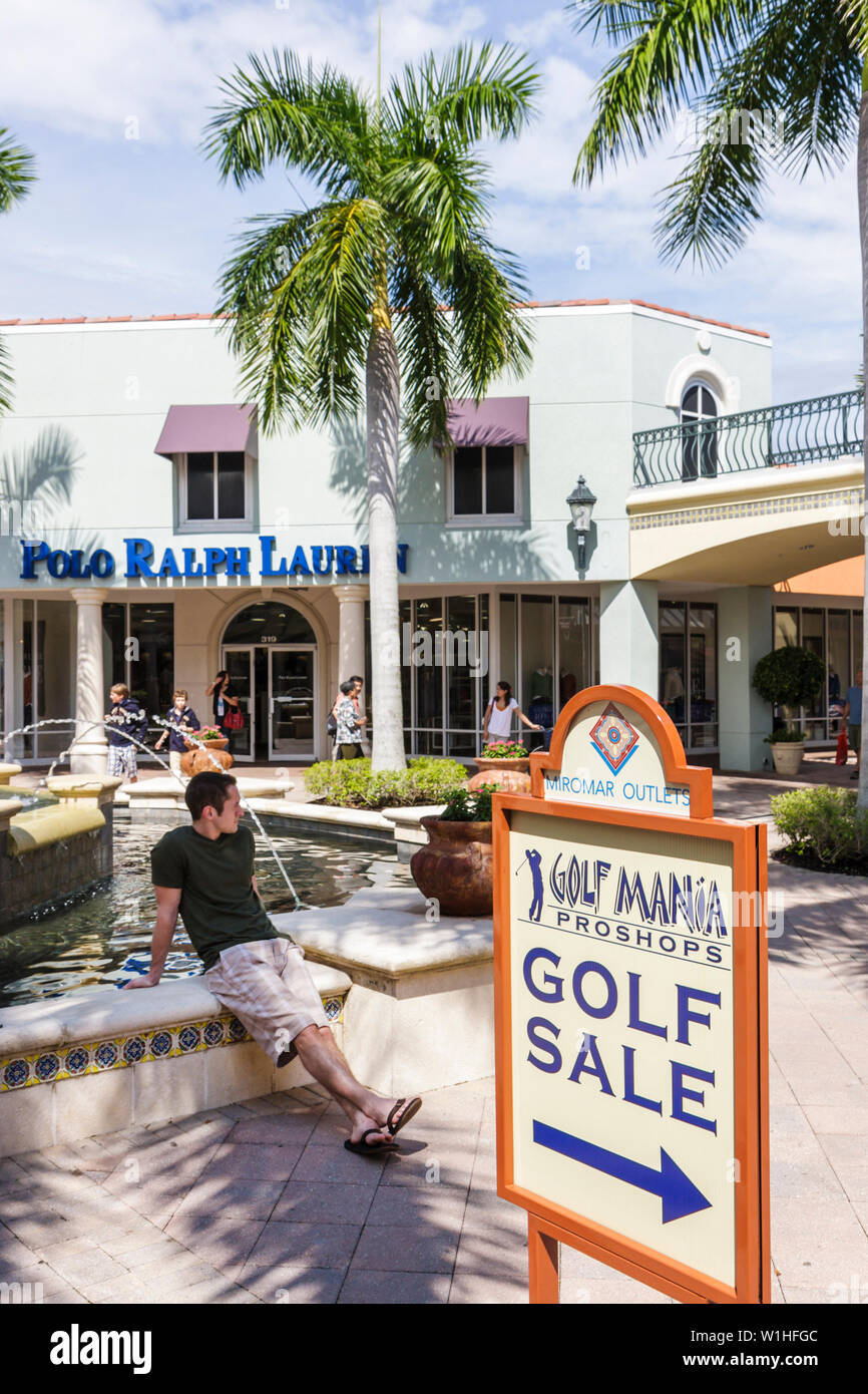 Naples, Florida, Estero, Miromar Outlets, Einzelhandel, Einkaufspassage,  Marke, Rabatt, Polo Ralph Lauren, Geschäft, Geschäfte, Unternehmen, Bezirk,  Einkaufsbummel Stockfotografie - Alamy