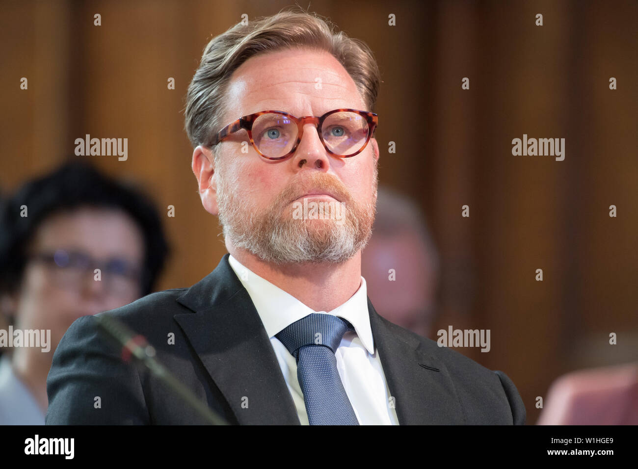 Generaldirektor Janne Kuusela, Generaldirektor, Verteidigungspolitik, Ministerium für Verteidigung der Republik Finnland während ein Feld Anhörung von Stockfoto