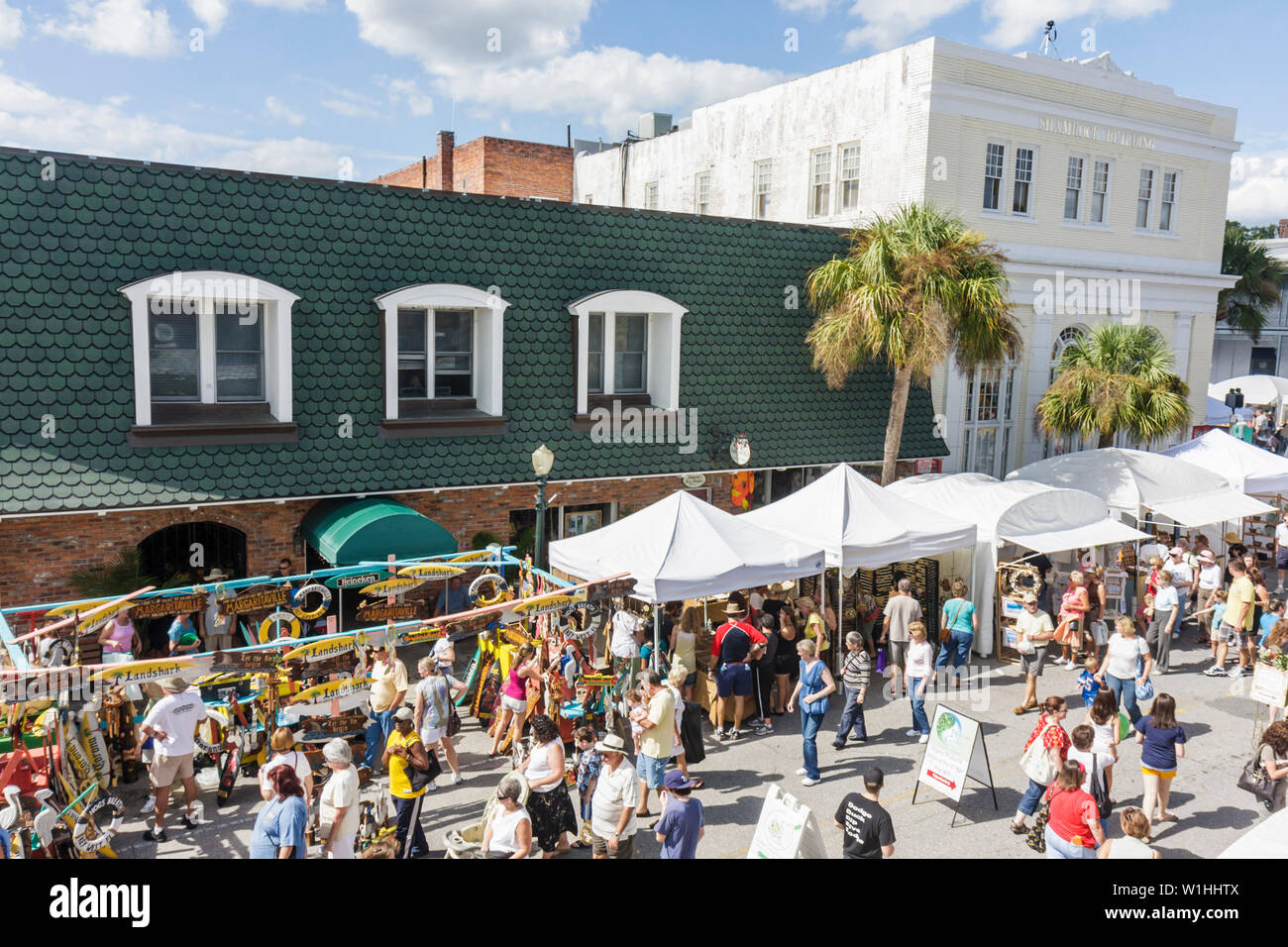 Mt. Mount Dora Florida, jährliche Handwerksmesse, besondere Gemeinschaft, Straßenfest, Verkäufer Stallstände Stand Markt Markt Markt, Käufer Kauf Verkauf, t Stockfoto