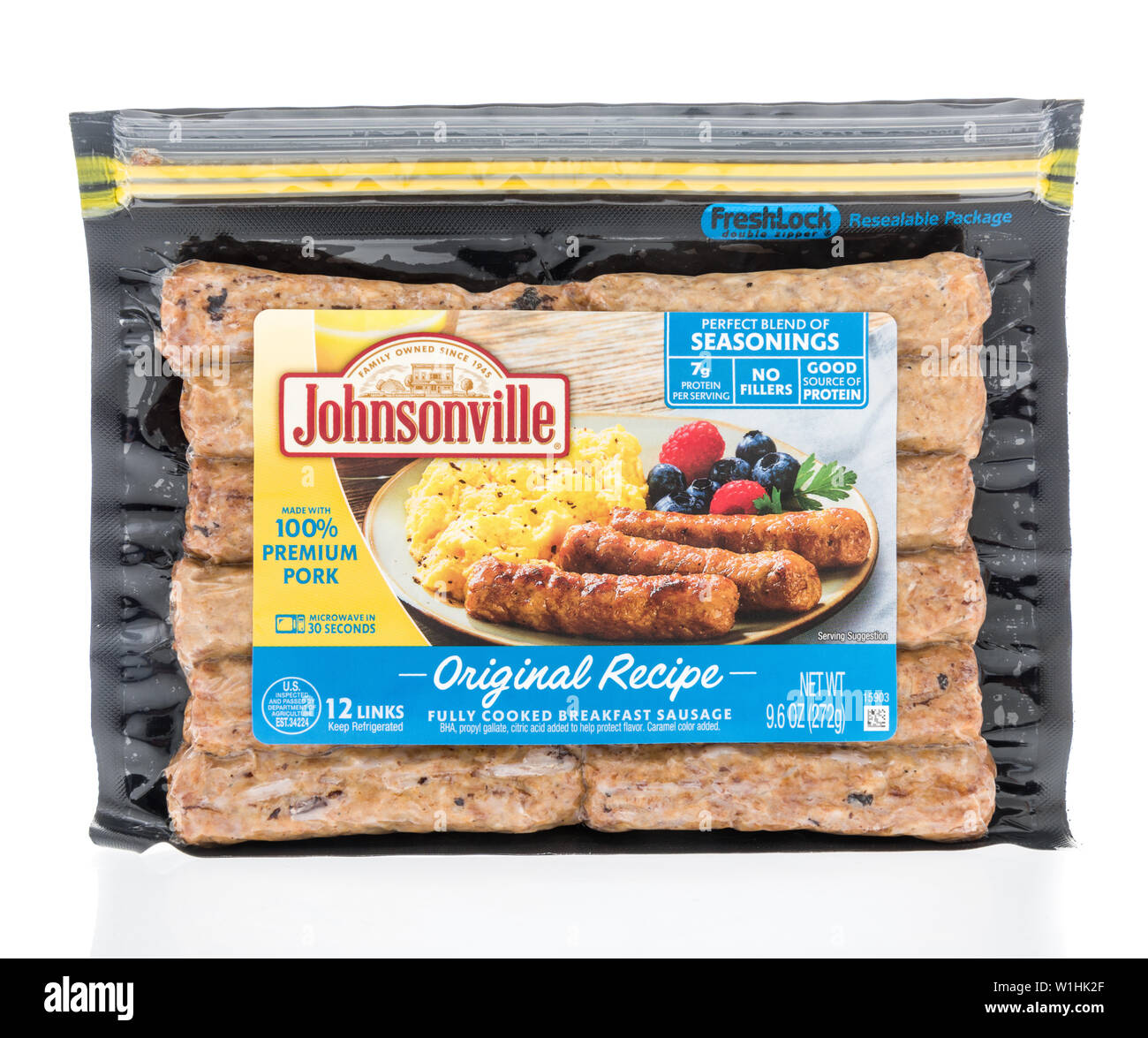 Winneconne, WI - 16. Juni 2019: ein Paket von Johnsonville Originalrezept warmes Frühstück Würstchen auf einem isolierten Hintergrund Stockfoto