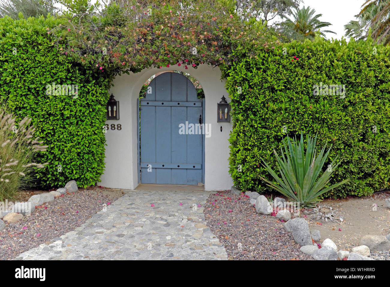 Das 1937 erbaute, 4.097 Quadratmeter große Haus in 688 E Vereda Sur in Palm Springs, Kalifornien, ist das ehemalige Zuhause von Jim und Tammy Faye Bakker. Stockfoto