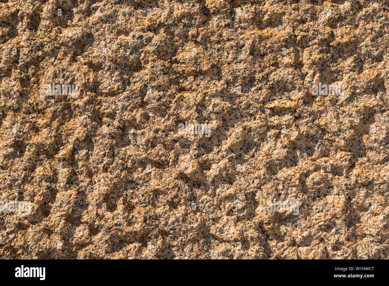 Gelb und Orange Granit Wand mit Qt und rauhe Oberfläche als Hintergrund Stockfoto Gelb und Orange Granit Wand mit Qt und rauhe Oberfläche als Hintergrund Stockfoto