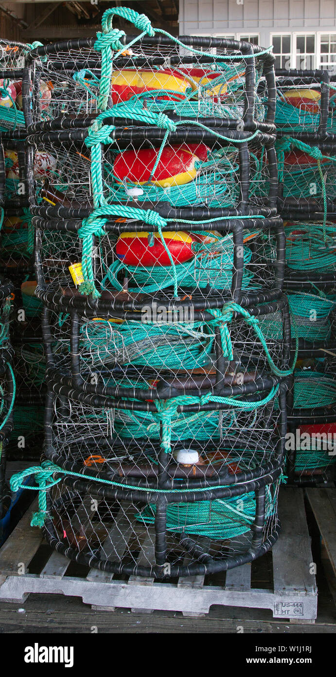 Krabbe Töpfe gestapelt auf Port San Luis Pier Stockfoto