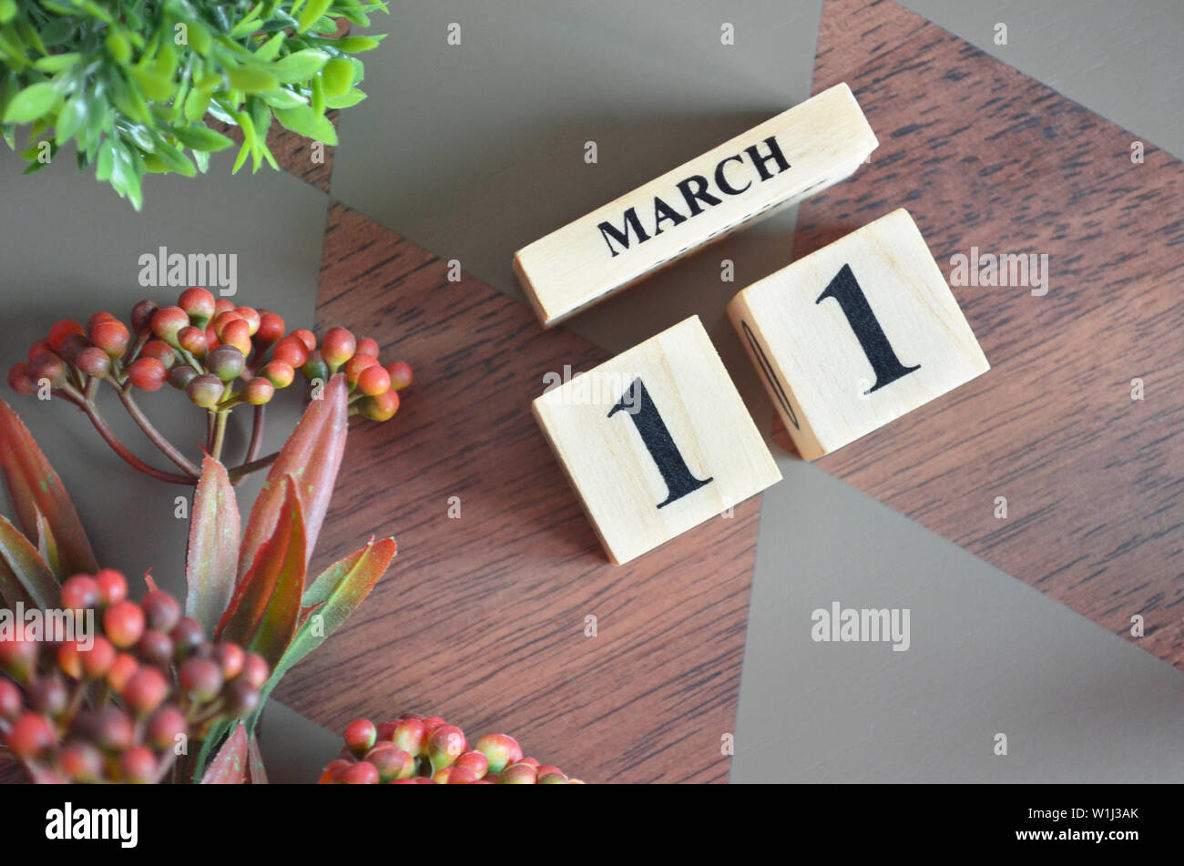 Datum der Monat März. Diamond Holz Tisch für den Hintergrund. Stockfoto