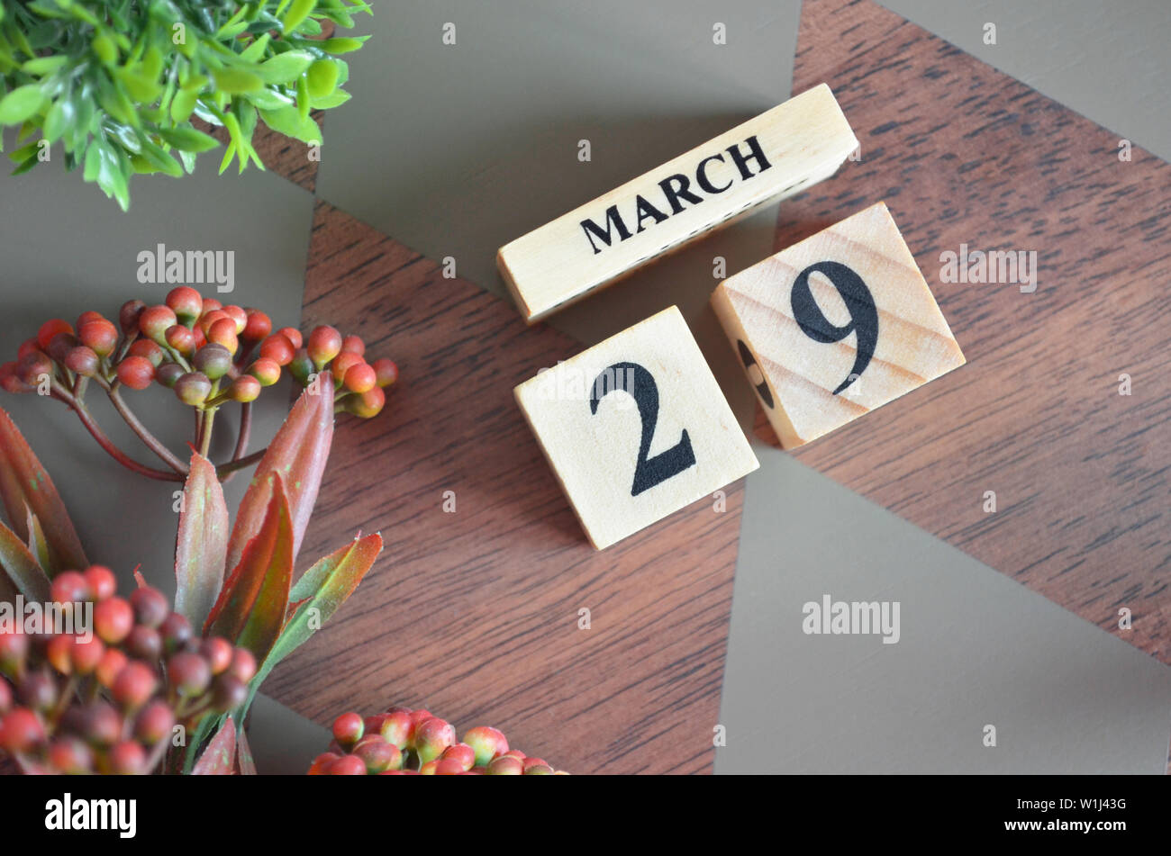 Datum der Monat März. Diamond Holz Tisch für den Hintergrund. Stockfoto