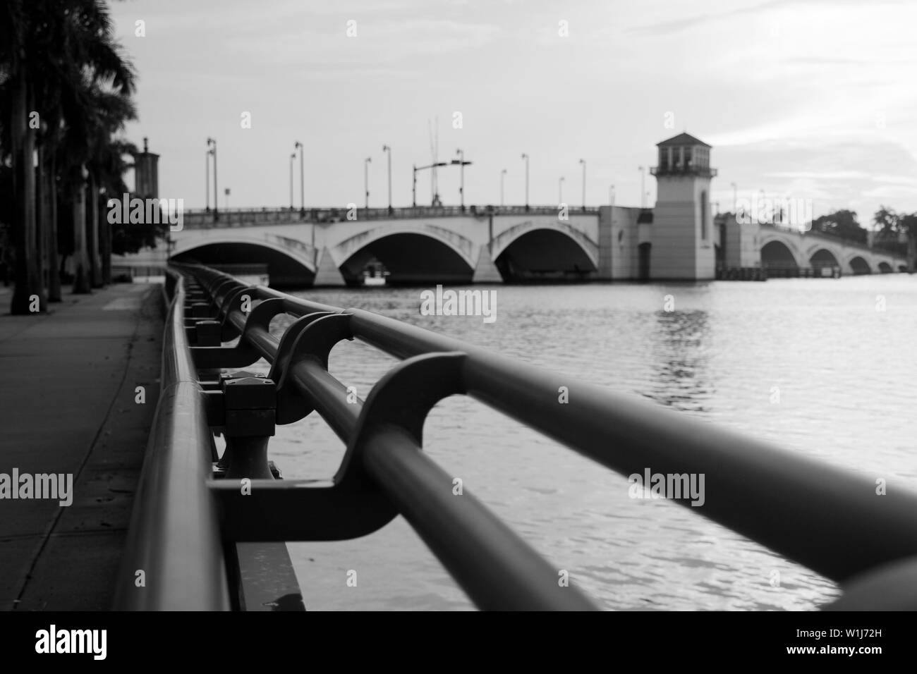 Palm Beach Florida schöne Aussicht auf die Brücke und Umgebung auf den Sonnenaufgang in Stunden Stockfoto