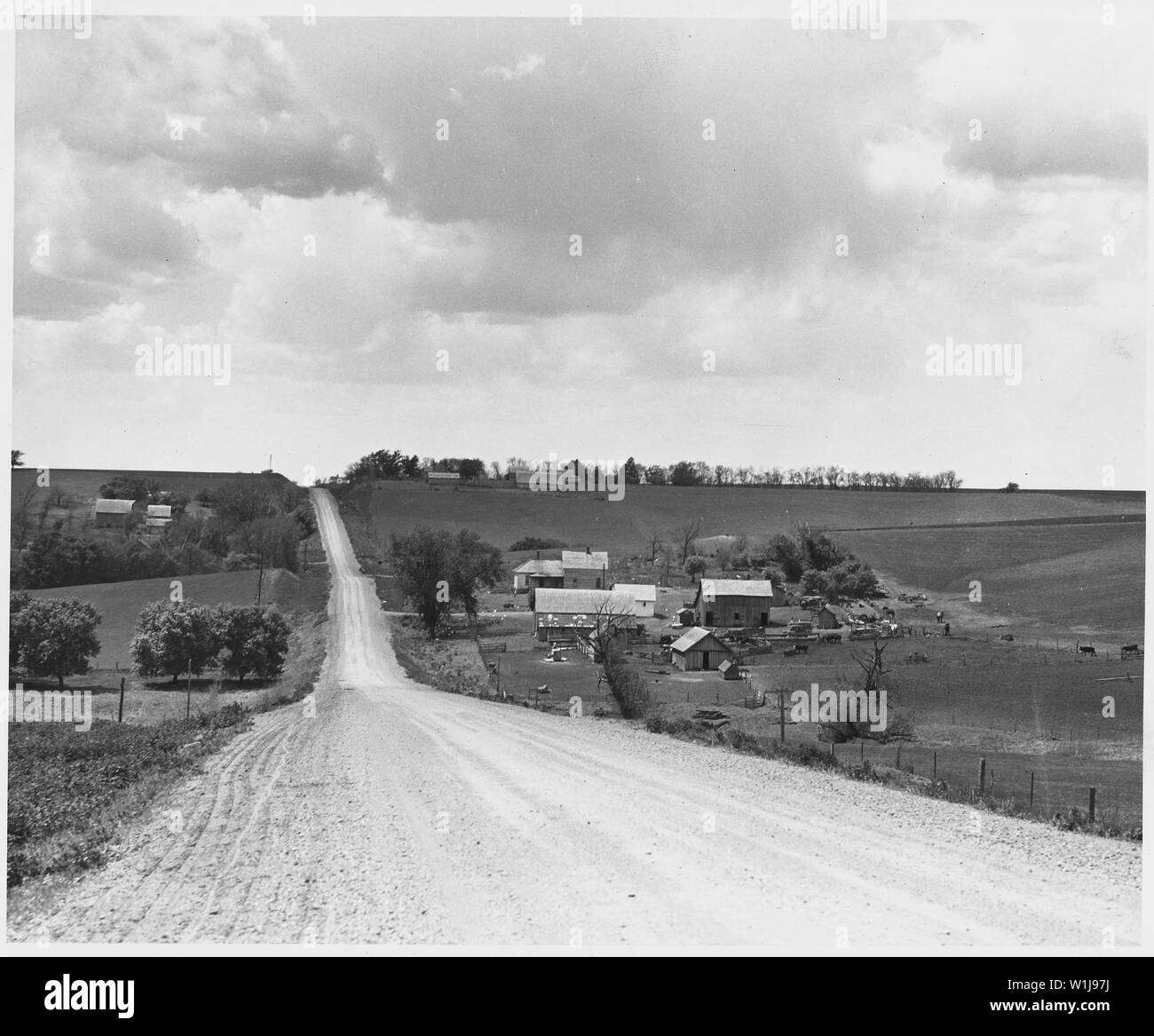 Shelby County, Iowa. Allgemeine Ansichten von Bauernhöfen. Diese Bilder zeigen das Layout der typische Shelby C. . .; Umfang und Inhalt: Die Bildunterschrift lautet wie folgt: Shelby County, Iowa. Allgemeine Ansichten von Bauernhöfen. Diese Bilder zeigen das Layout der typische Shelby County Farmen. Zu beachten sind die Größe und die Anzahl der Nebengebäude, ihre Nähe zu den Wohnungen, den Olivenhainen um jeden Platz und die Variation der Größe, Form und Anordnung der Gebäude. Die Gleichheit der Dinge in dieser Region ist oft genug betont. Es gibt Variationen gibt es hier wie überall sonst. Stockfoto