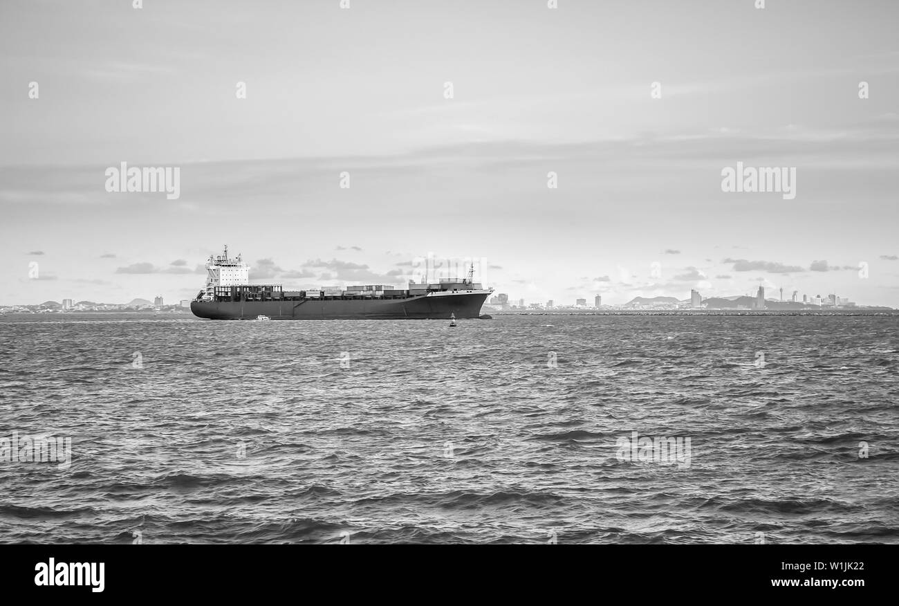 Schiffe verlassen Port Stockfoto