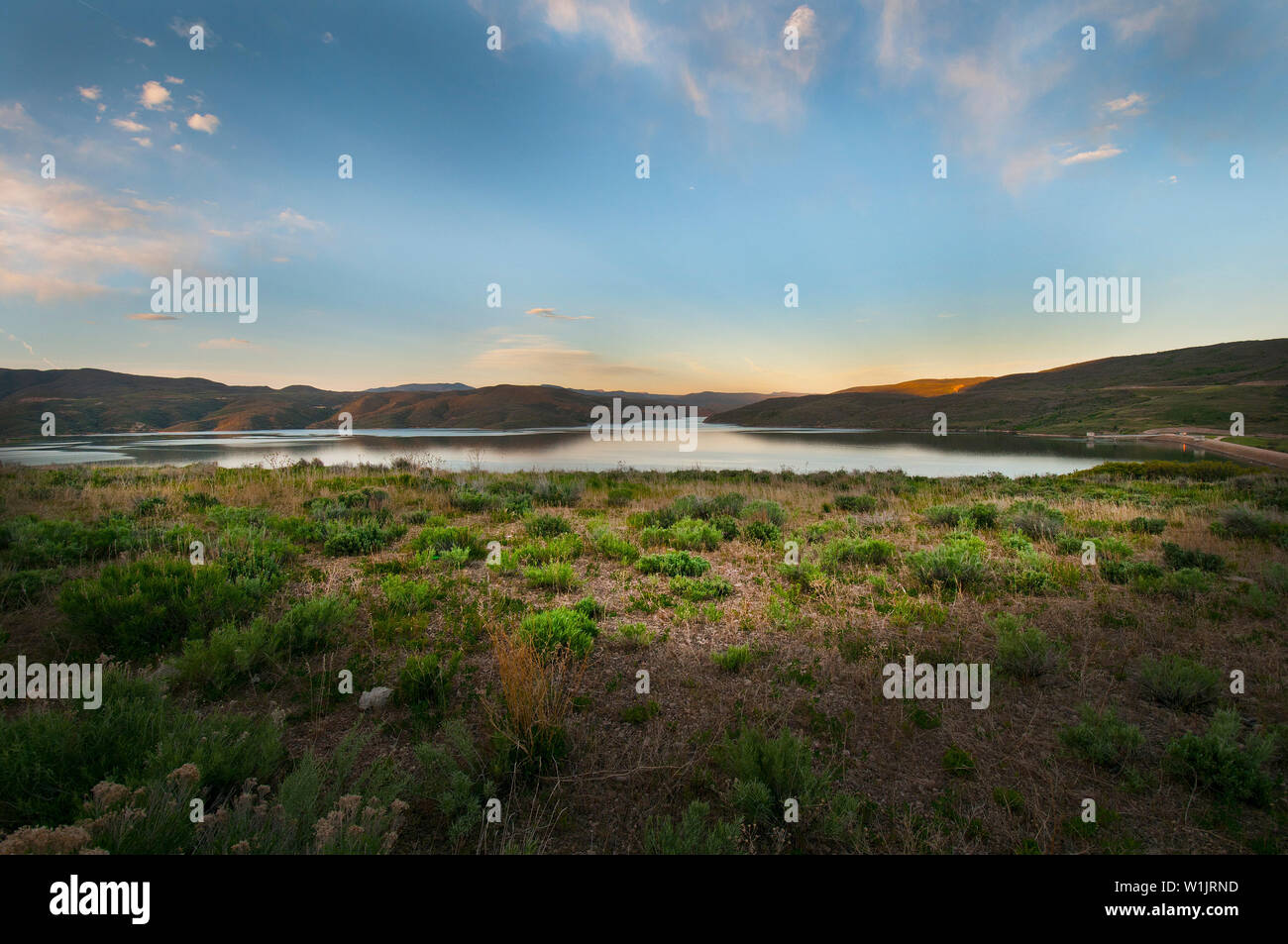 Der Himmel wird lebendig bei Sonnenuntergang über dem jordanelle Behälter zwischen Park City und Heber City, Utah. (C) 2012 Tom Kelly Stockfoto