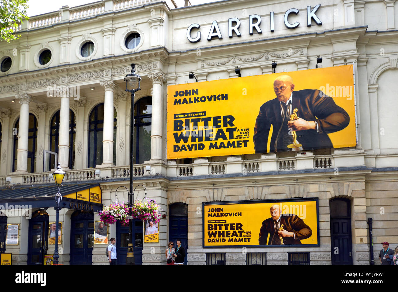 London, England, UK. Bitter Weizen (David Mamet) starring John Malkovich im Garrick Theatre, Juli 2019 Stockfoto