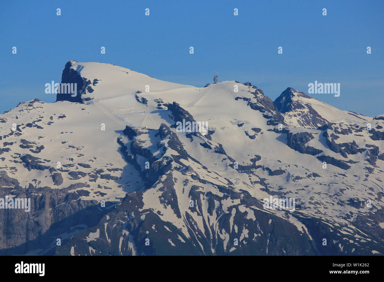 Titlis vom Mount Stanserhorn, Schweiz gesehen. Stockfoto