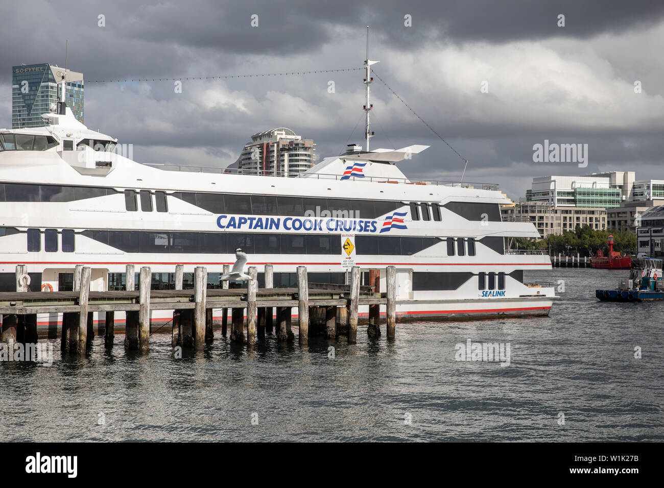 Captain Cook Cruises Schiff in Darling Harbour, Sydney, Australien Stockfoto