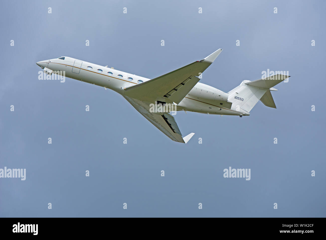 Die US-Regierung USAF C 17 Gulfstream Flugzeuge auf einem Juni 2019 Wochenende Zwischenstopp auf dem Inverness Dalcross Flughafen in den schottischen Highlands. Stockfoto