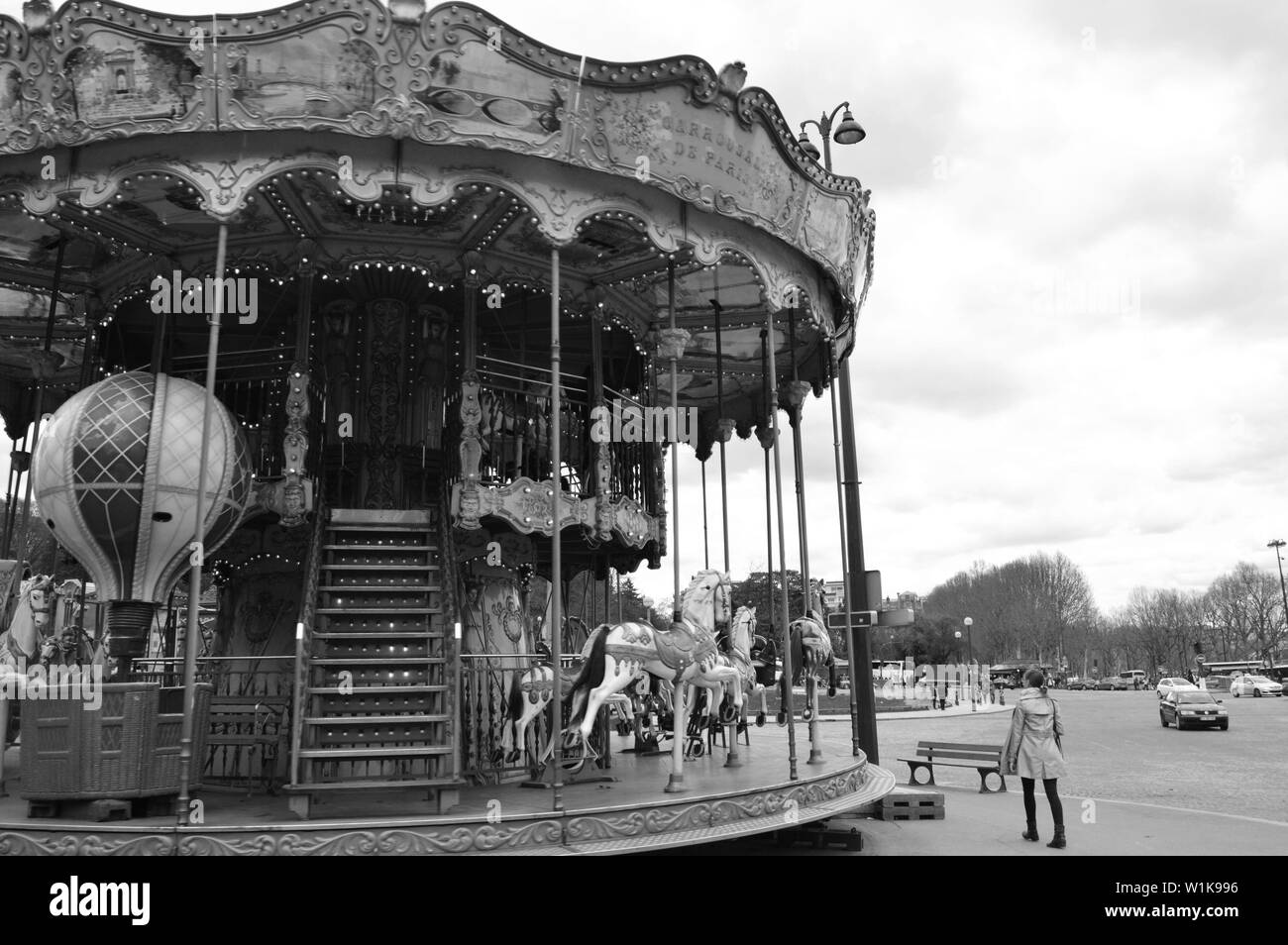 Schwarz-weiß Foto für ein Karussell in Paris, Frankreich Stockfoto