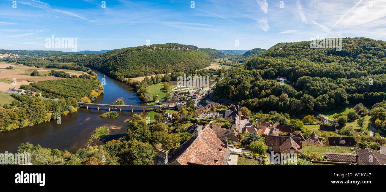 Panorama der Fluss Dordogne in Castelnaud-la-Chapelle in Südwest Frankreich Stockfoto