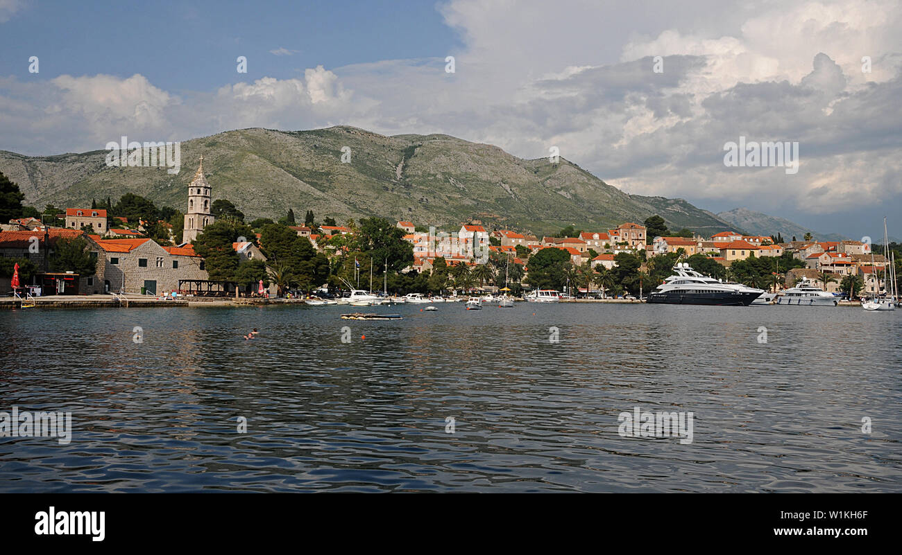 Einen ruhigen Tag in der Adria Hafen von Cavtat, Kroatien. Stockfoto