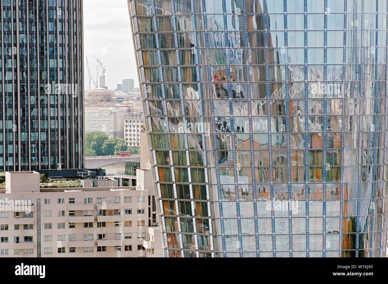 Abschnitt des neuen Blackfriars Luxus-wohnanlage, Blick nach Westen, von der Oberseite der Modern Tate Gallery, London, Großbritannien Stockfoto