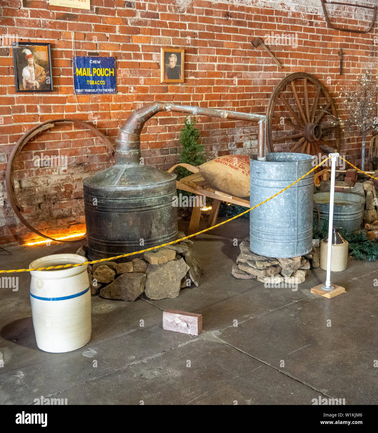 Das Destillieren von Utensilien und Geräte auf dem Display bei Paducah Spirituosen Brennerei Paducah Kentacky USA. Stockfoto