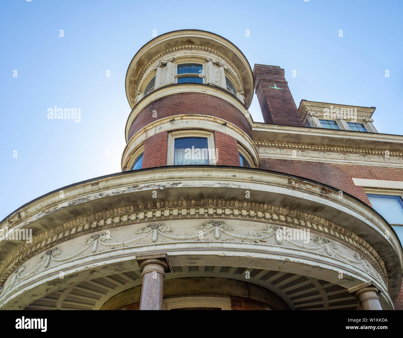 Gewölbte Veranda und Erker auf ein stattliches Haus in Paducah Kentucky USA. Stockfoto