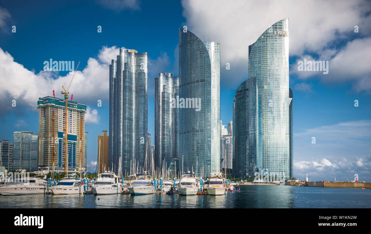 Busan, Südkorea - 11. August 2018: Busan City Skyline und Wolkenkratzer in den Haeundae Bezirk., Südkorea. Stockfoto