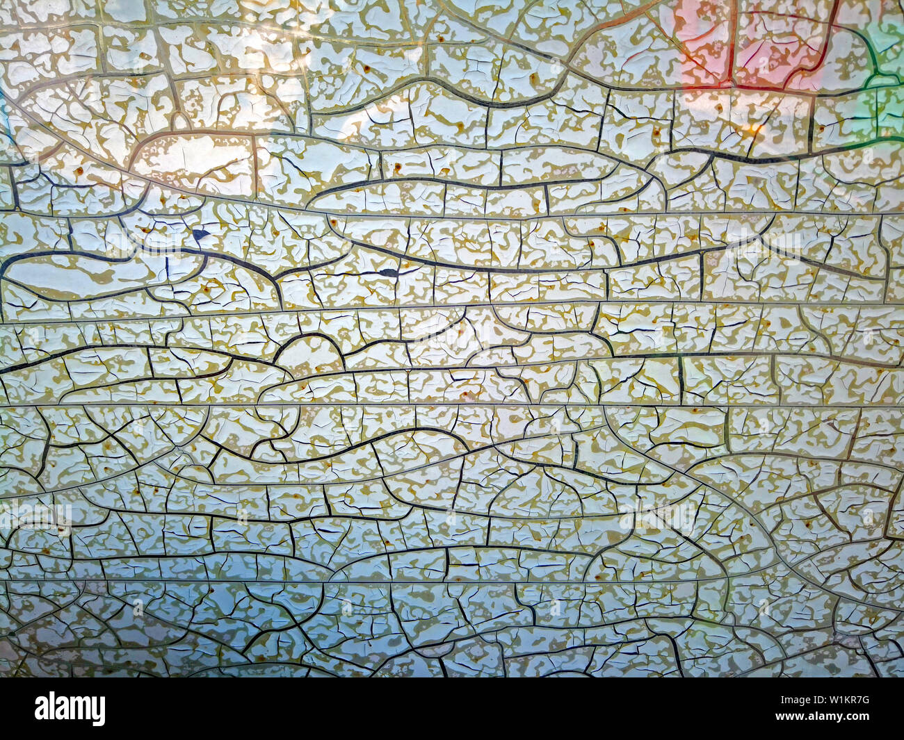 Curly Farbe Sprünge im Glas der Fenster, Weiß, Braun und Grün Stockfoto