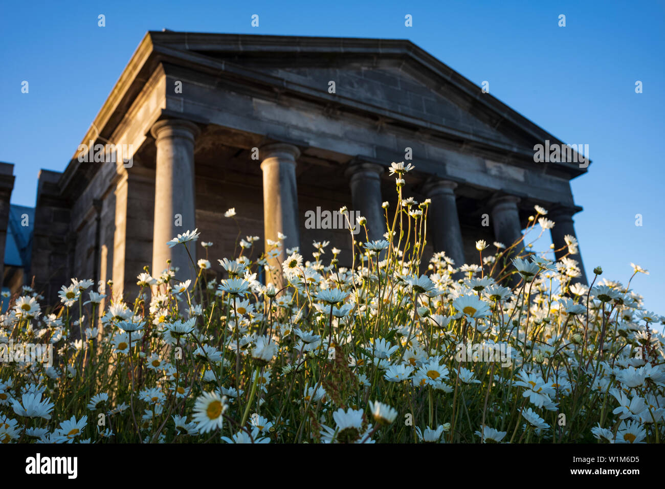 Die Stadt Sternwarte, ein griechischer Tempel gestalteten Gebäude, das von William Henry Playfair 1818 entworfen, auf Calton Hill, Edinburgh, Schottland. Stockfoto