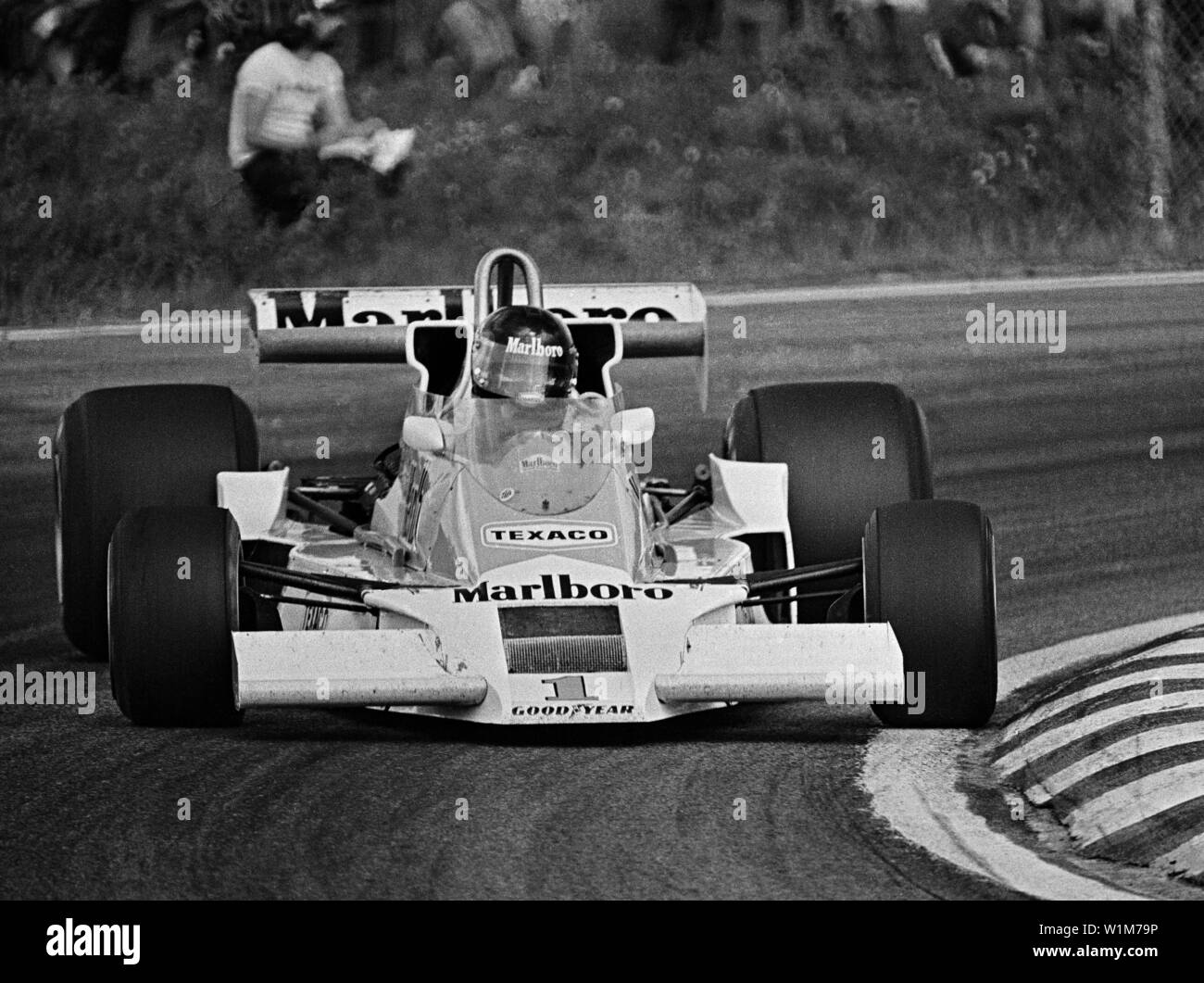 In F1 Weltmeister 1976 James Hunt in seinem MacLaren Ford Stockfoto