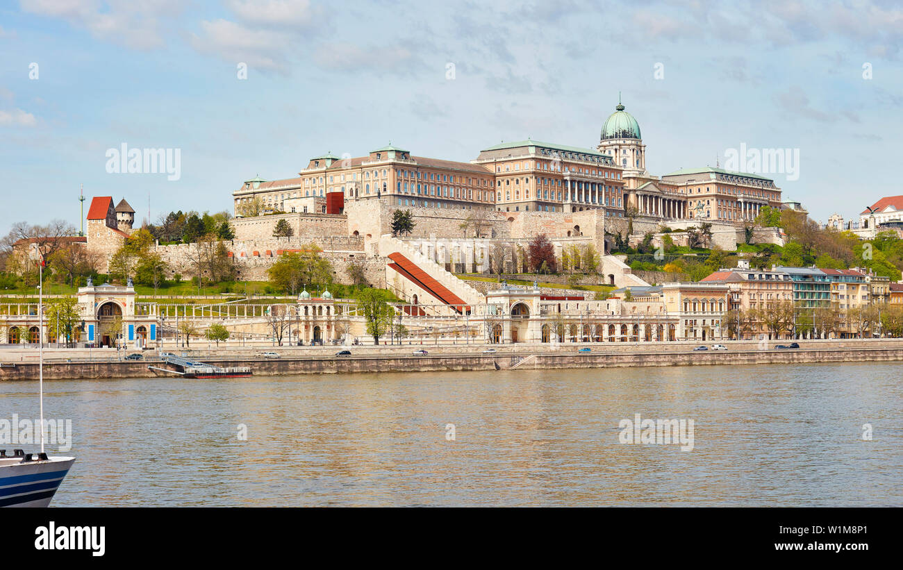 Ungarische Nationalgalerie und Donau, Budapest, Ungarn Stockfoto