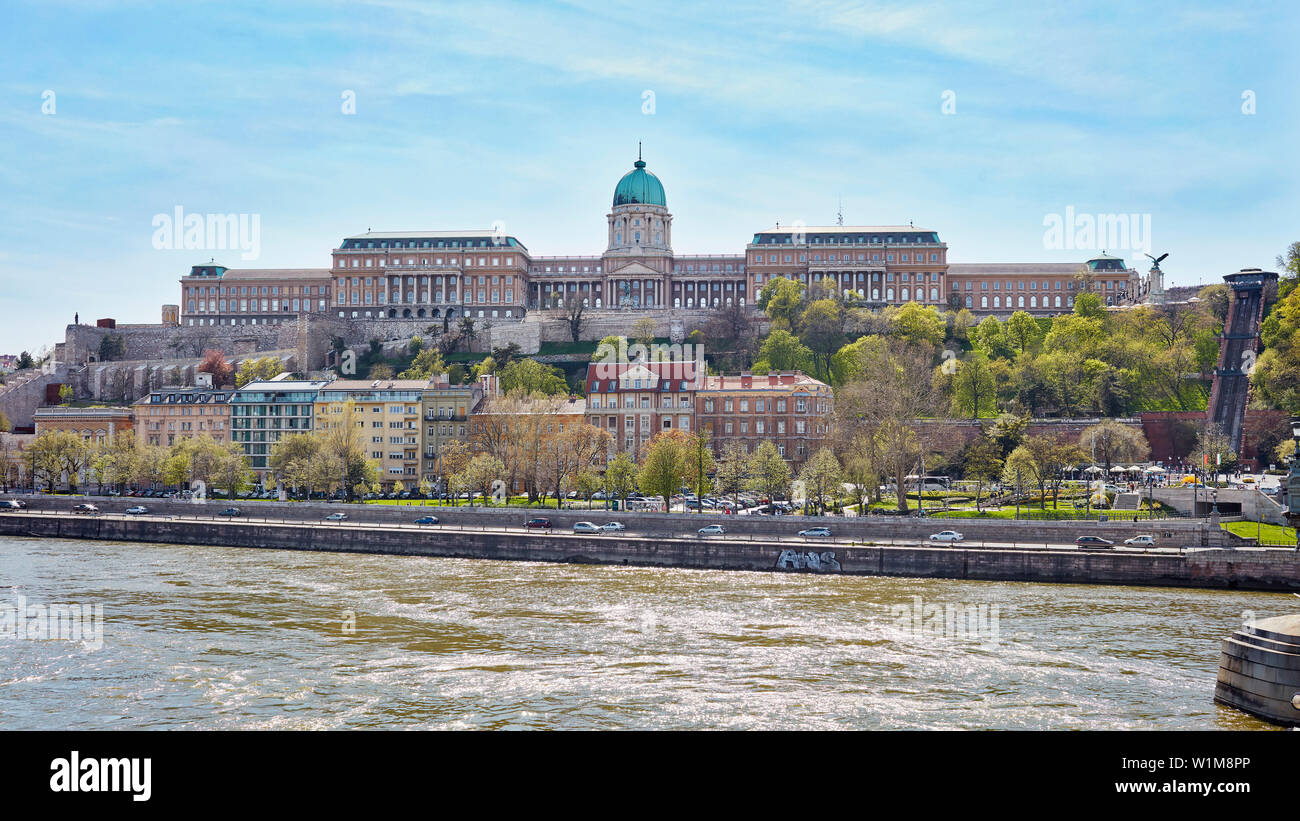 Ungarische Nationalgalerie und Donau, Budapest, Ungarn Stockfoto