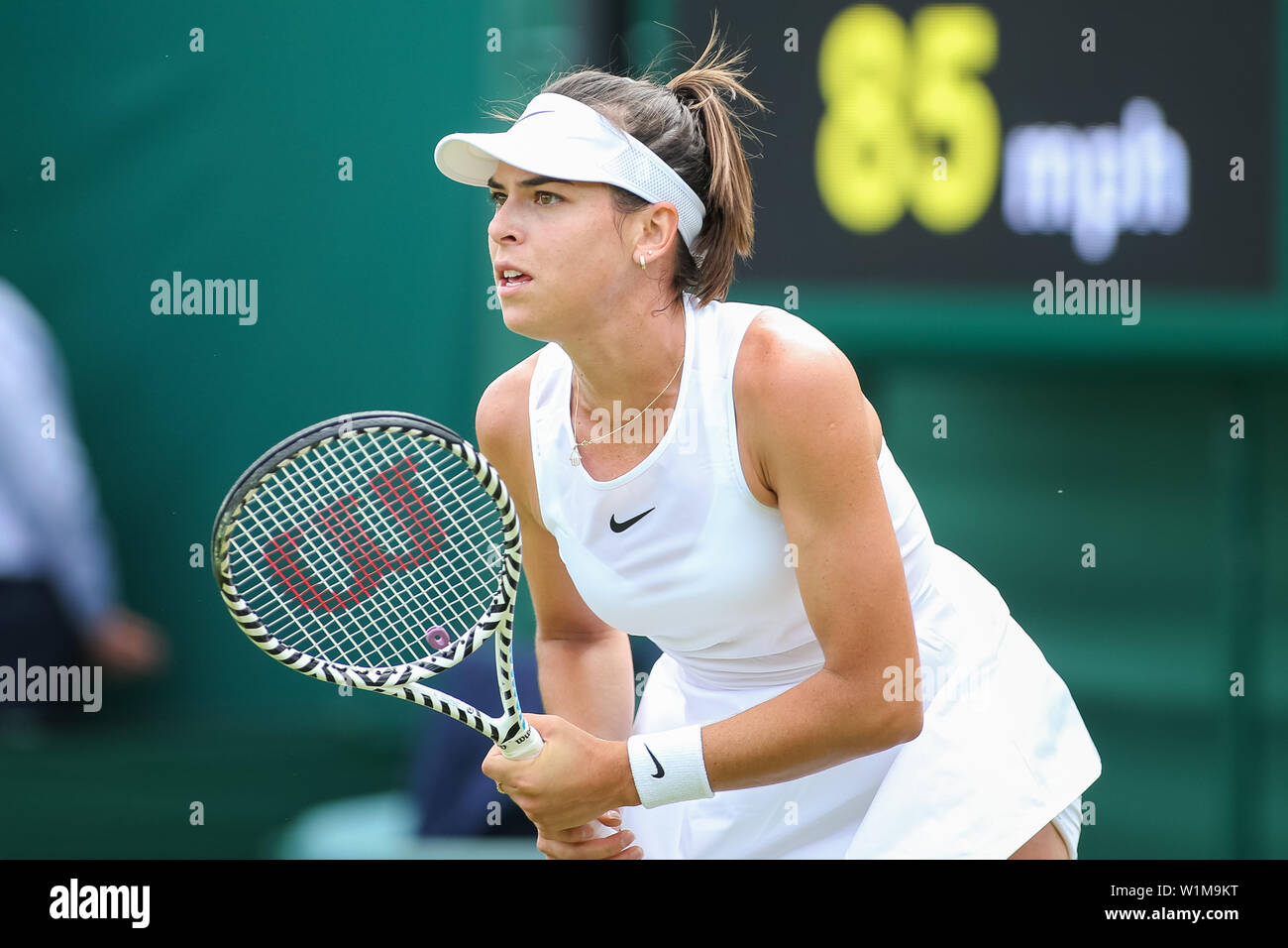 London, Großbritannien. 3. Juli 2019. Ajla Tomljanovic von Australien während der Frauen singles Match in der zweiten Runde Wimbledon Lawn Tennis Championships gegen Victoria Azarenka von Belarus an der All England Lawn Tennis und Croquet Club in London, England am 3. Juli 2019. Quelle: LBA/Alamy leben Nachrichten Stockfoto