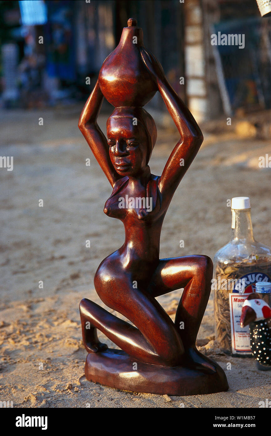 Holzschnitzerei an Strand von Sosua, Dominikanische Republik Karibik Stockfoto