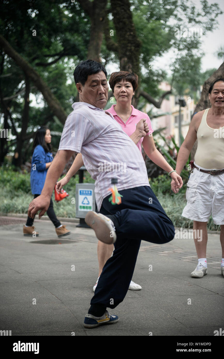 Chinesische Sport Aktivitäten im Park, in der Innenstadt von Guangzhou, Provinz Guangdong, Pearl River Delta, China Stockfoto