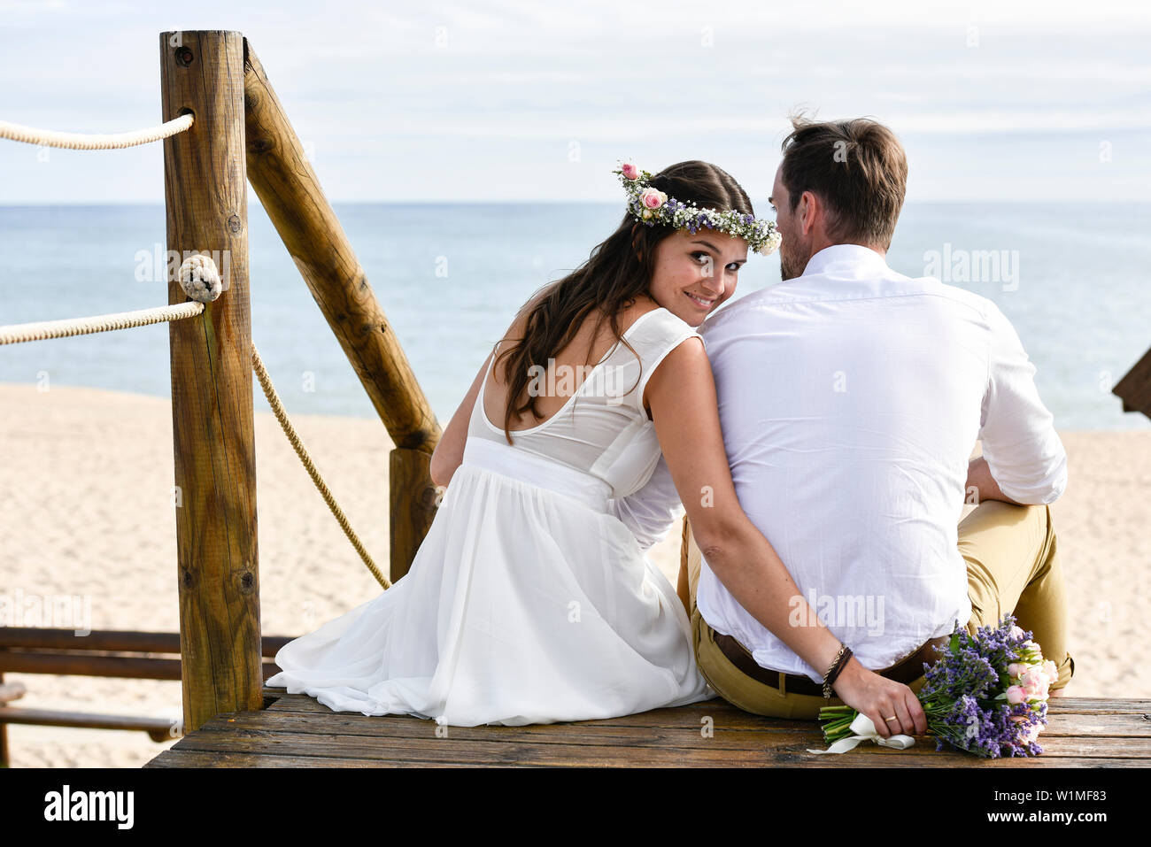 Hochzeit paar am Strand von Vale Lobo, Algarve, Portugal Stockfoto