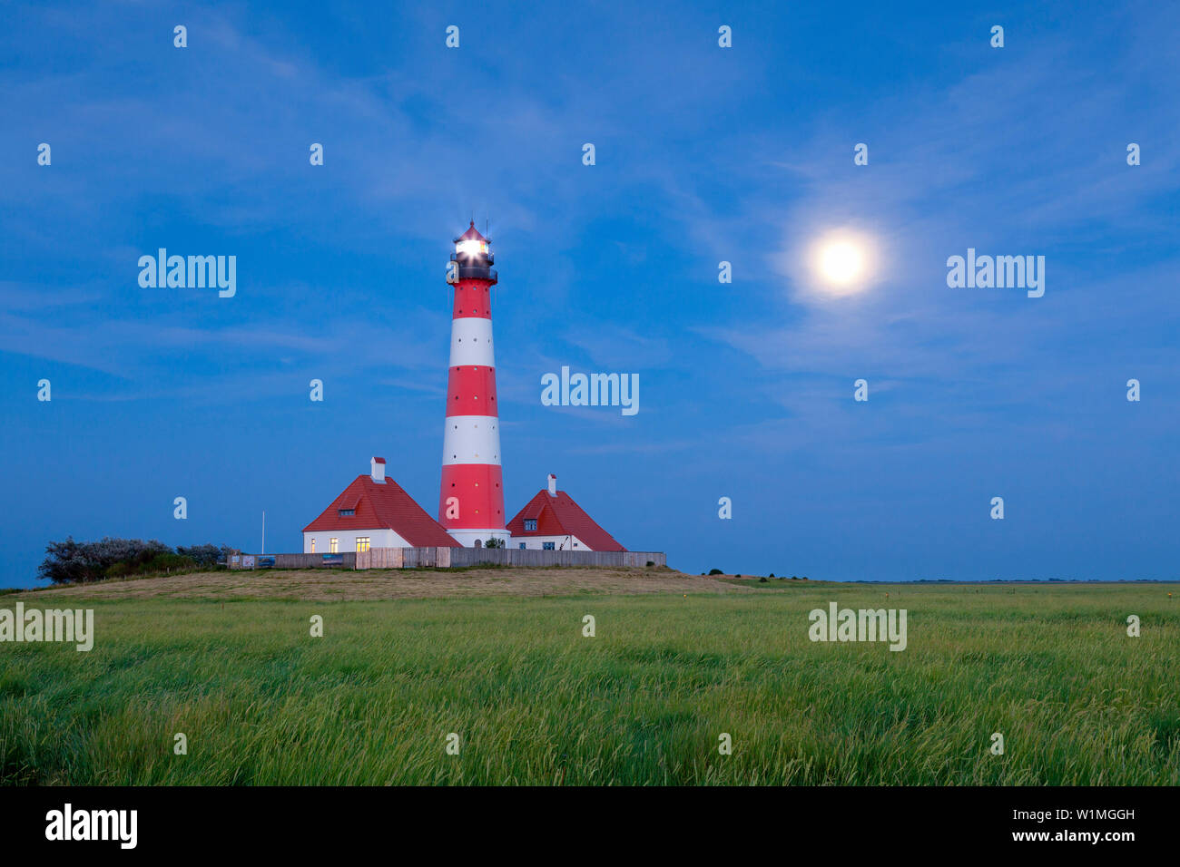 Leuchtturm Westerhever bei Vollmond, Eiderstedt, Schleswig-Holstein, Deutschland Stockfoto