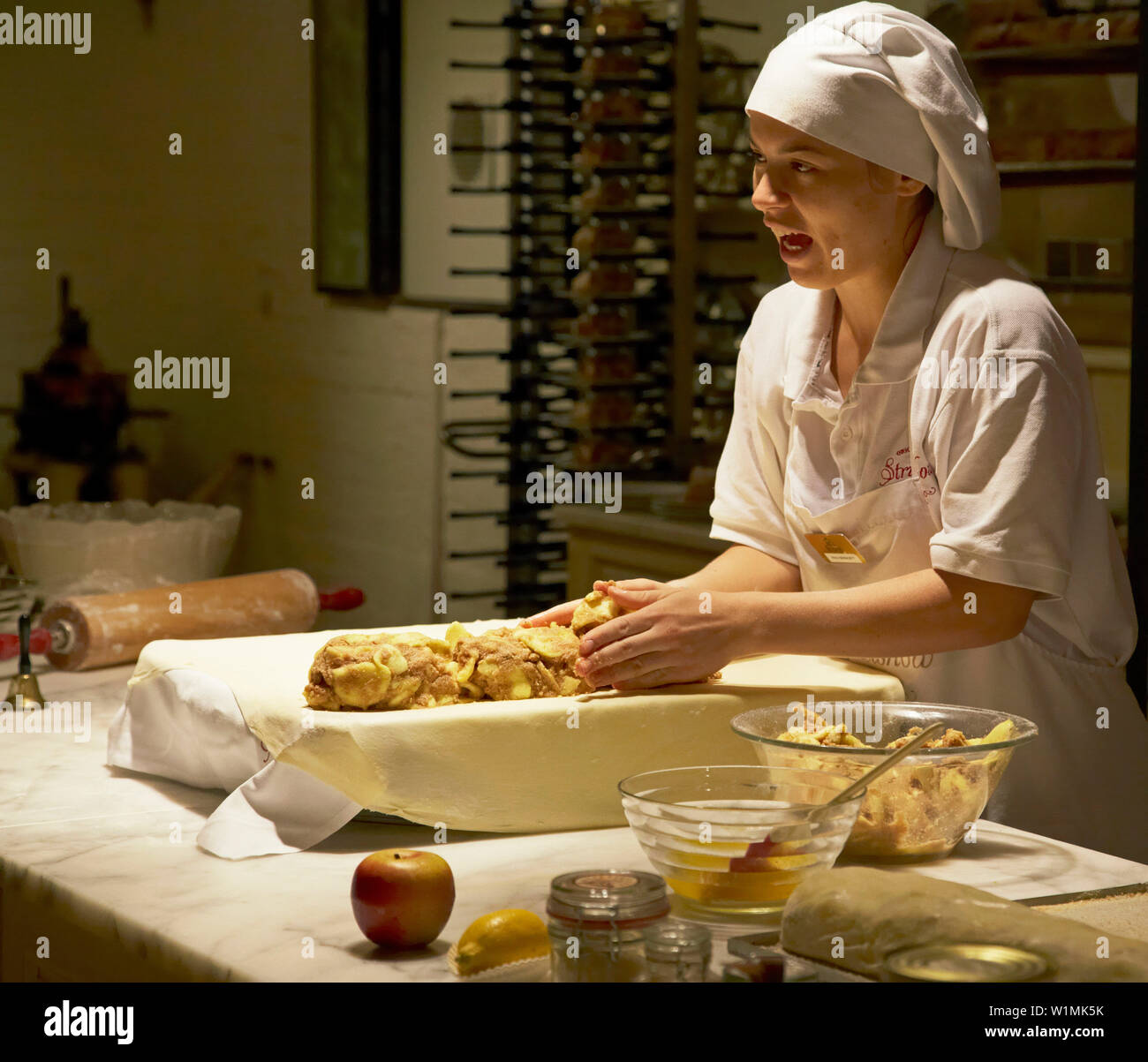 Apfelstrudel Show im Schloss Schönbrunn, Wien an der Donau, Österreich, Europa Stockfoto