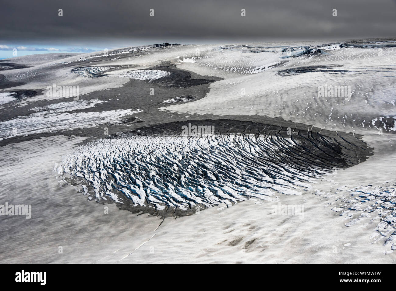 Luftaufnahme von Eis Muster und vrevasses an Vergletscherten Krater des Vulkan Katla, Eis, Wüste der Gletscher Myrdalsjökull, Highlands, South Island, Island Stockfoto