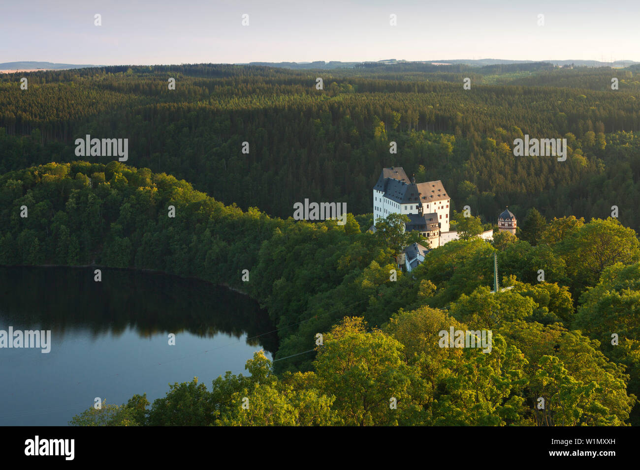 Saale Barrage in der Nähe von Wasserburg schloss, Naturpark Thüringer Schiefergebirge/Obere Saale, Thüringen, Deutschland Stockfoto