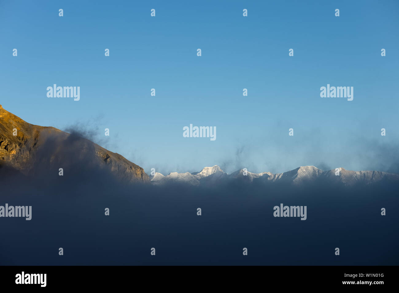 Blick vom Hochlager auf Mustang Himal auf dem Weg von Nar über Teri Tal in Mustang, Nepal, Himalaya, Asien Stockfoto