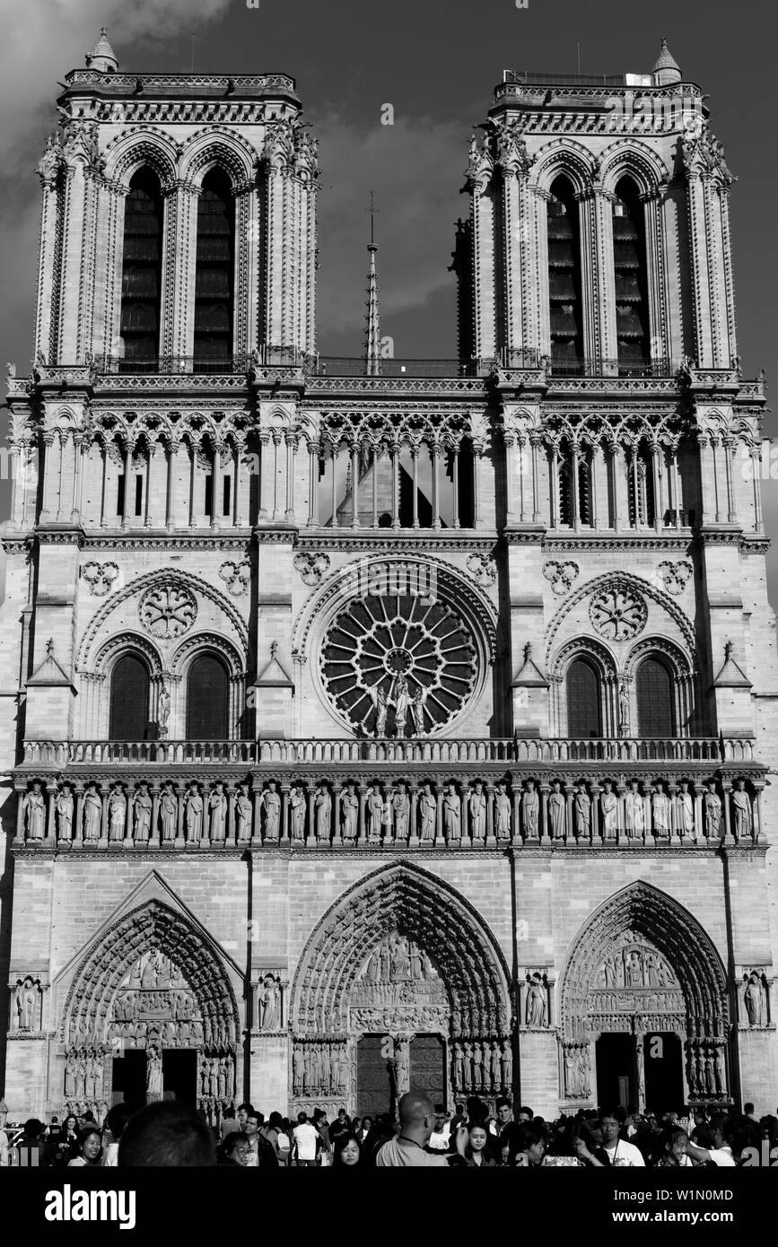 Paris, Frankreich, 1. Juli 2017: Die Kathedrale Notre Dame in Schwarz und Weiß Stockfoto