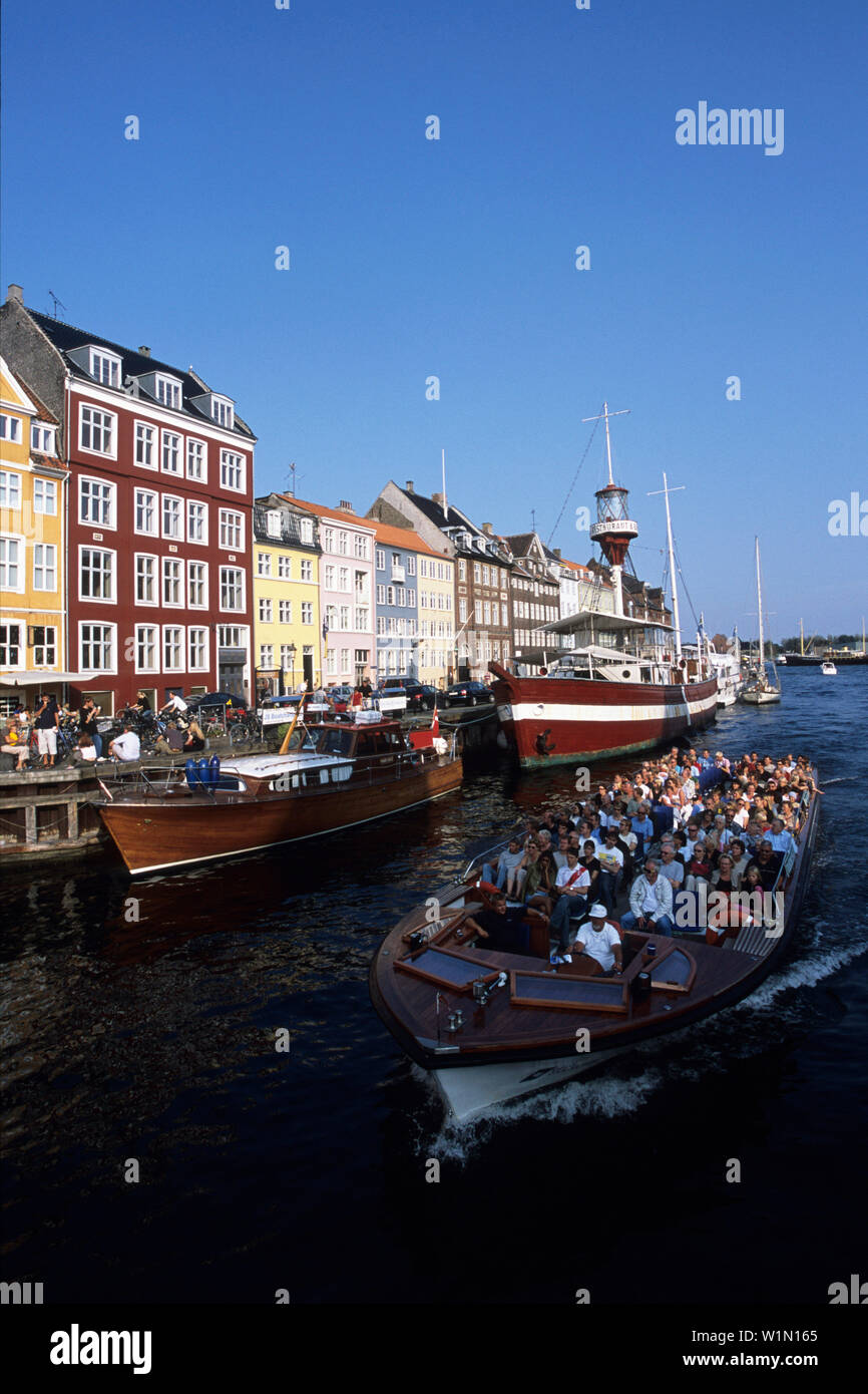 Nyhavn Sightseeing Boot, Nyhavn Kanal, Kopenhagen, Dänemark Stockfoto