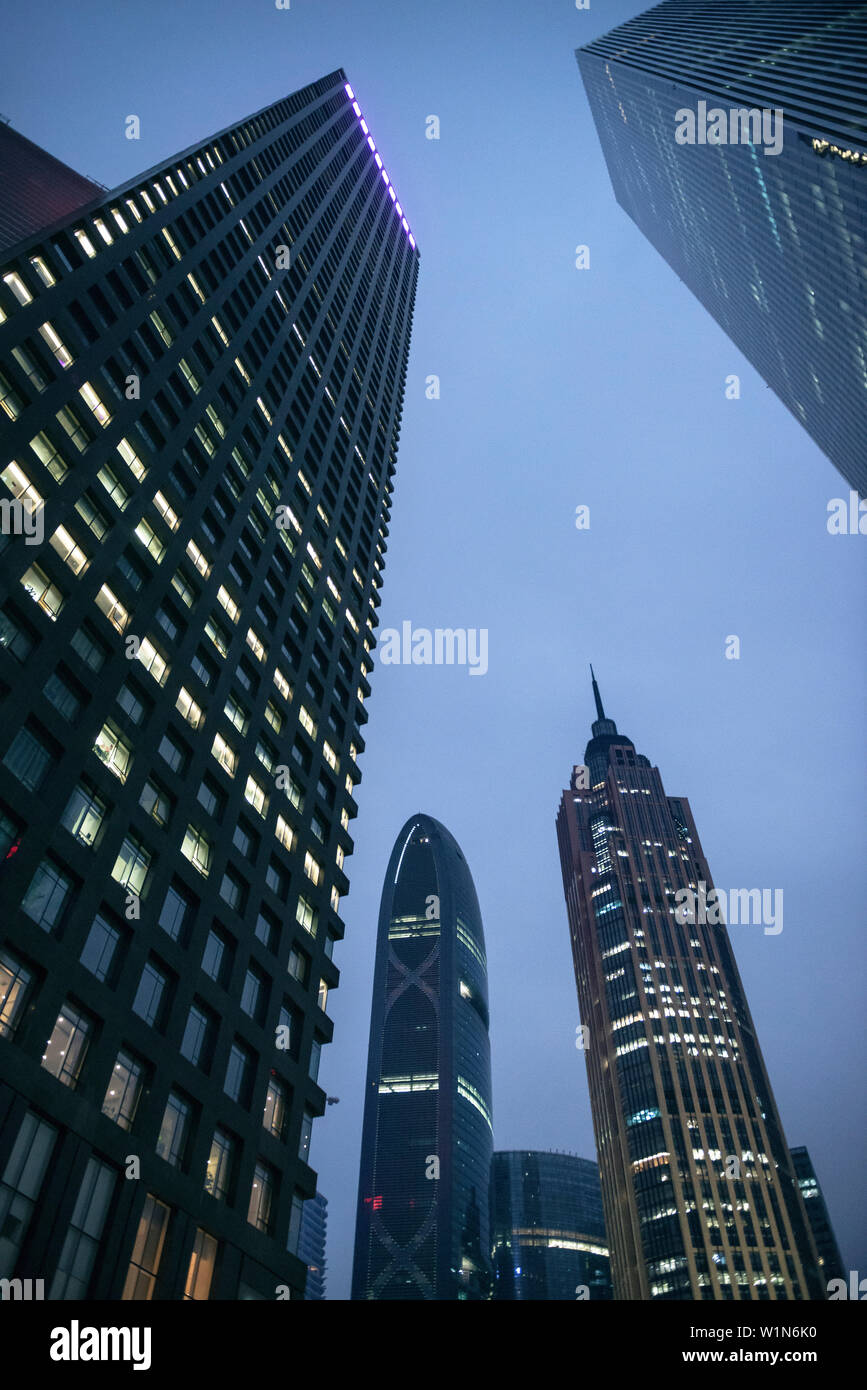 Skyline bei Nacht, in der Innenstadt von Guangzhou, Provinz Guangdong, Pearl River Delta, China Stockfoto