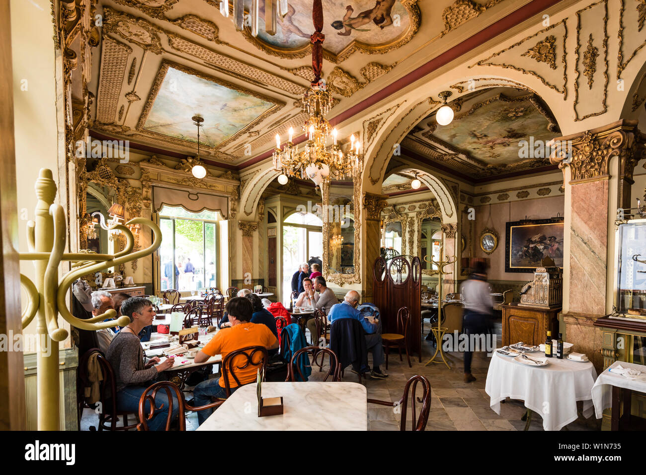 Das prächtige Interieur des Cafe Royalty, Cadiz, Costa de la Luz, Spanien Stockfoto