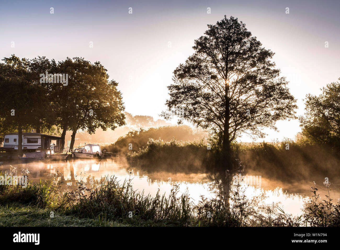 Morgen Licht entlang des Flusses Hamme, Neu Helgoland, Worpswede, Teufelsmoor, Niedersachsen, Deutschland Stockfoto