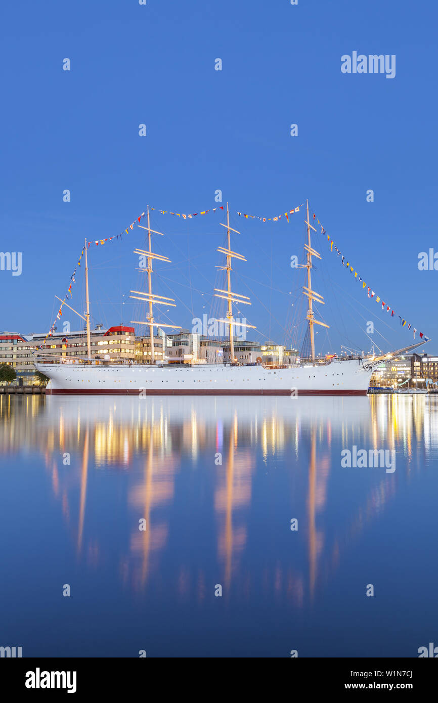 Tall Ship Viking im Hafen Lilla Brommen, Bohuslän, Göteborg, Götaland, Västra Götalands Län, Südschweden, Schweden, Skandinavien, Norden Europ Stockfoto