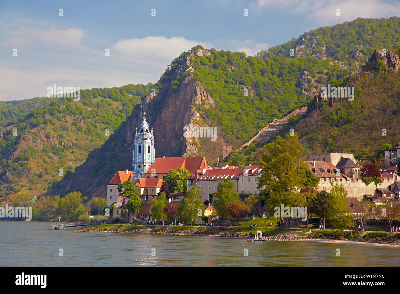 Blick auf Dürnstein mit Stiftskirche, Wachau, Donau, Niederösterreich, Lower Austria, Austria, Europa Stockfoto