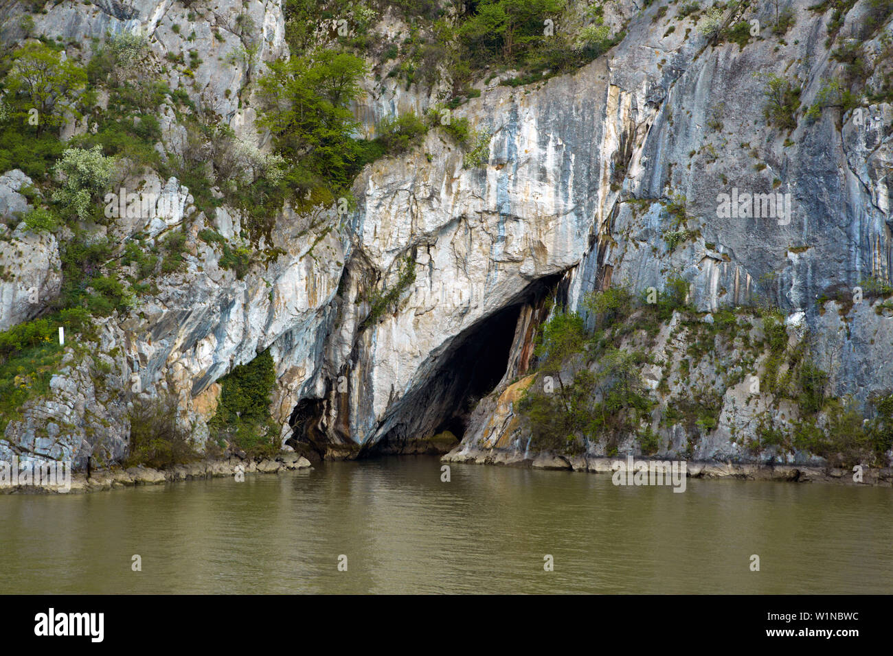 Ponicova Höhle in den Katarakt, oberen Kazan, Donau, Serbien, Rumänien, Europa Stockfoto